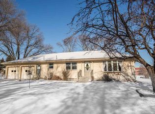 3804 Lakeview Ln, Columbus, NE 68601