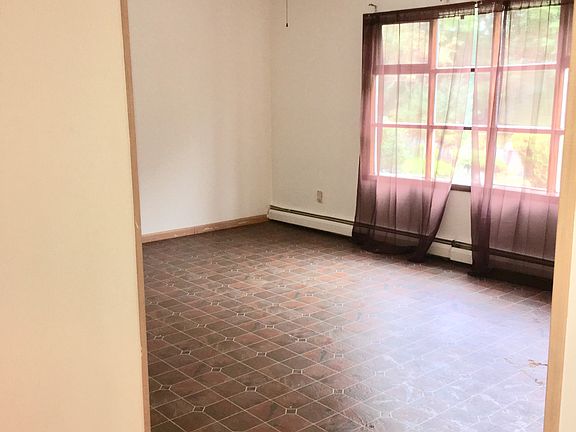 4th image of 12 Rose Ln