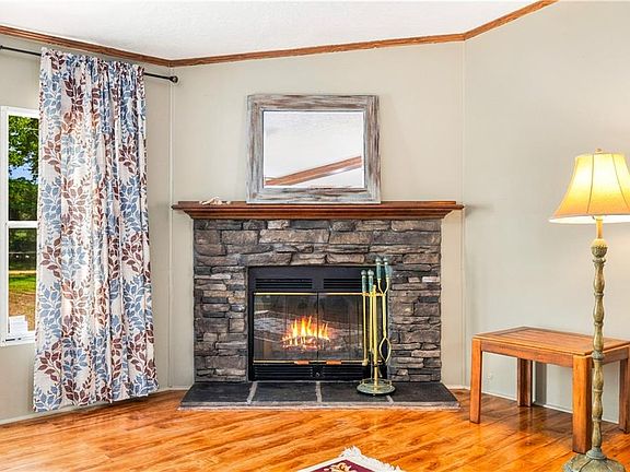 5th image of 137 Frontier Ave