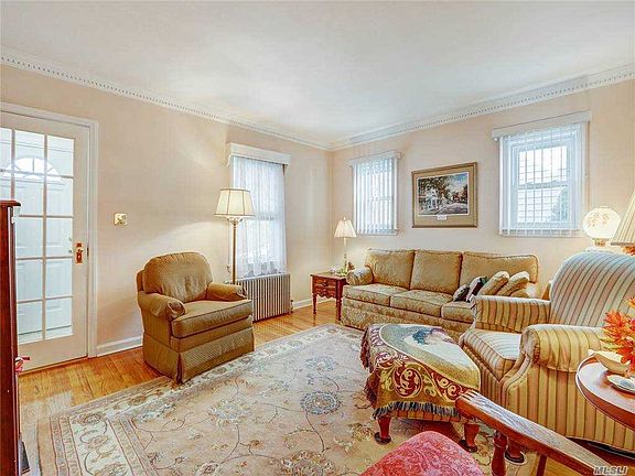 4th image of 70 Delano Ct