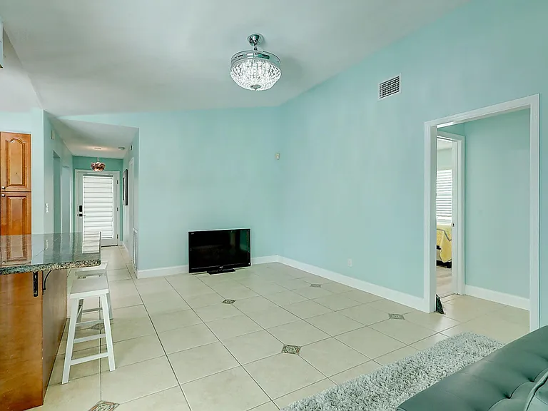 238 SW Grove Ave — Photo 26
