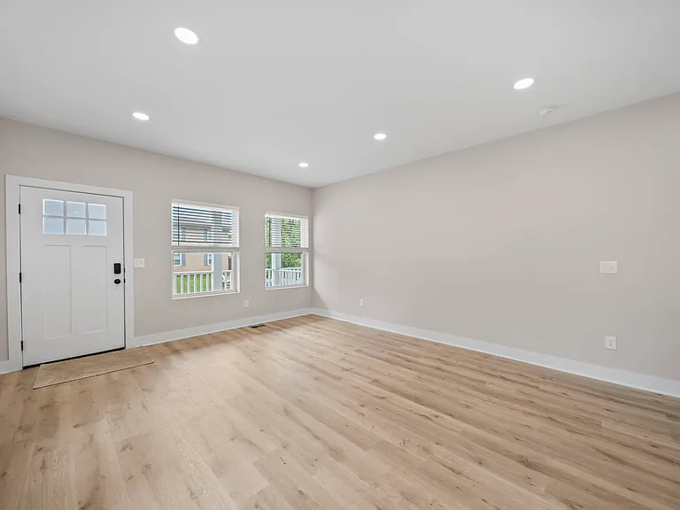 2589 Dayton Ave — Photo 11