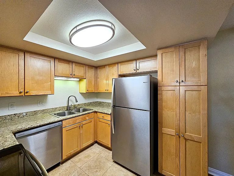 Citrus Court Apartments — Photo 73
