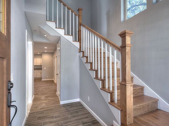 4th image of 2653 Manhattan Ave #2640