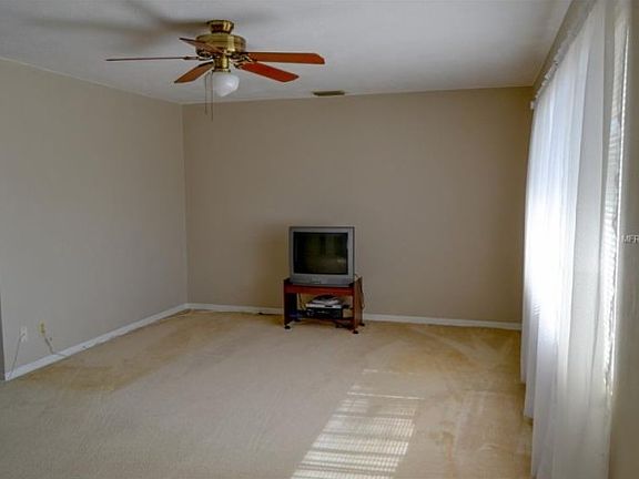 4th image of 1600 Cambridge Dr