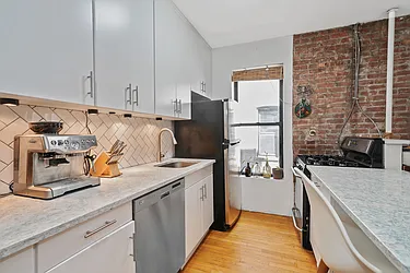 Sold by Avenue Sotheby's International Realty