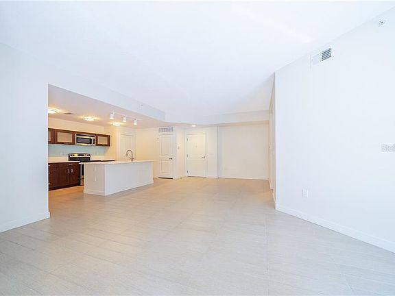 3rd image of 899-305 N Orange Ave