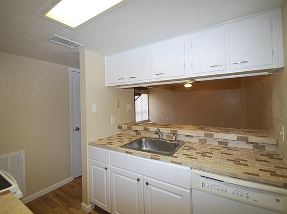 3rd image of 3121 Park Ln APT 1177