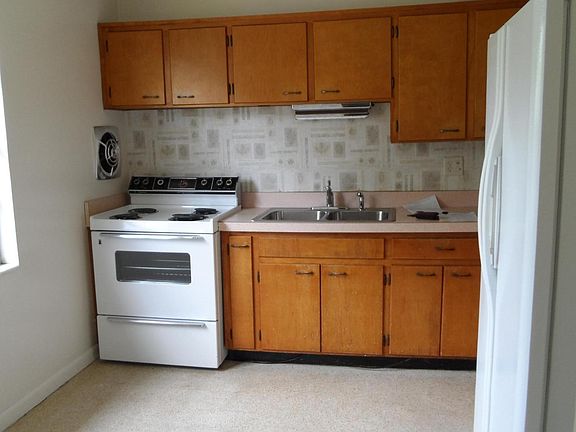 4th image of 323 Woodland Ave #323
