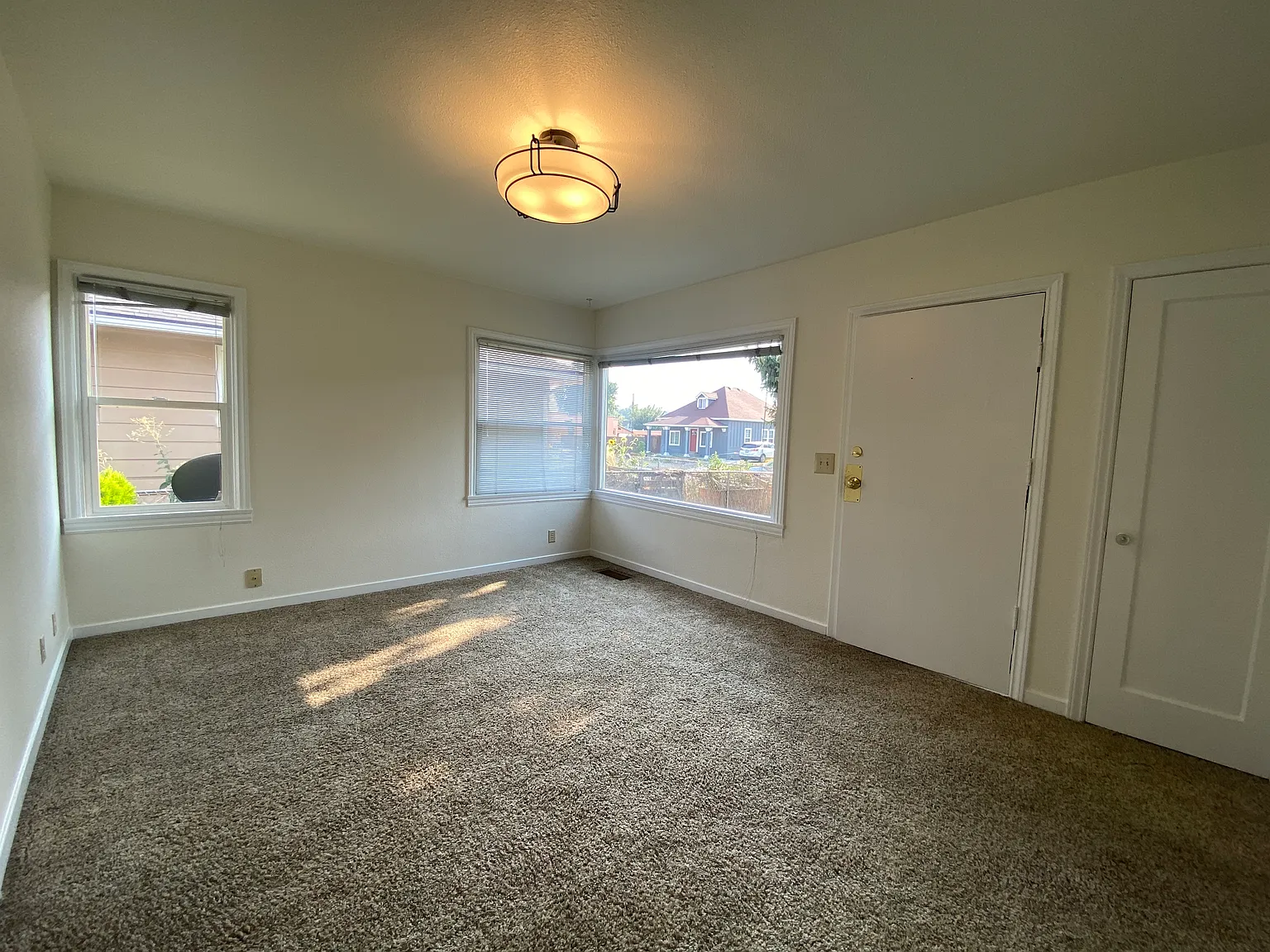2 bed, 1600 sqft, $1,950 — Photo 4