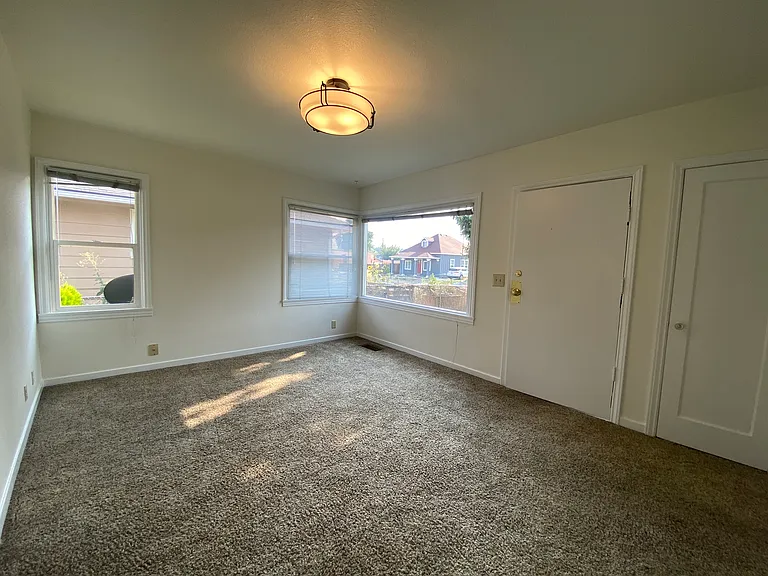 735 Kittitas St — Photo 4