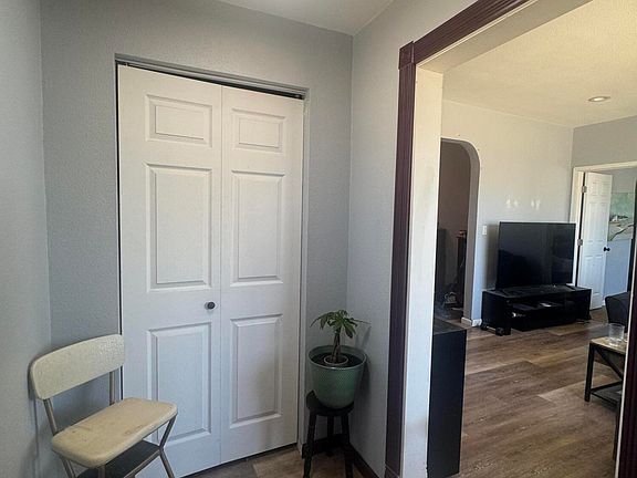 3rd image of 635 Churchill St