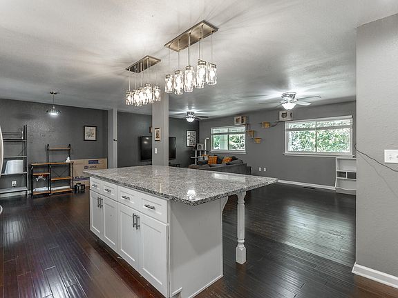 4th image of 4506 Cove Ln