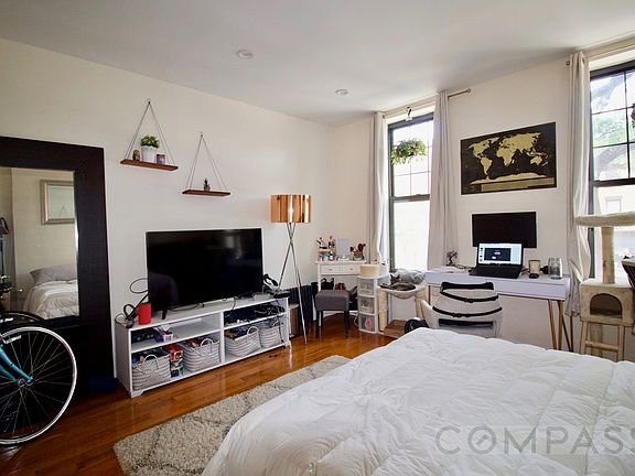 3rd image of 564 Vanderbilt Ave APT 2L