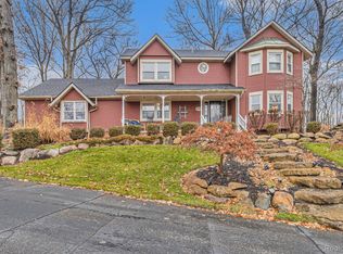 8715 Dann Dr, Brighton, MI