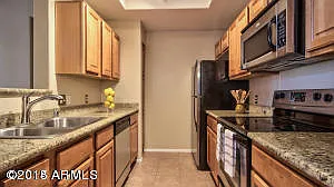 1 bed, 1.0 bath, 693 sqft, $1,600 — Photo 2