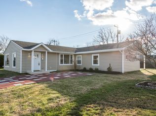 9 Dahlia Ln, Levittown, PA 19055