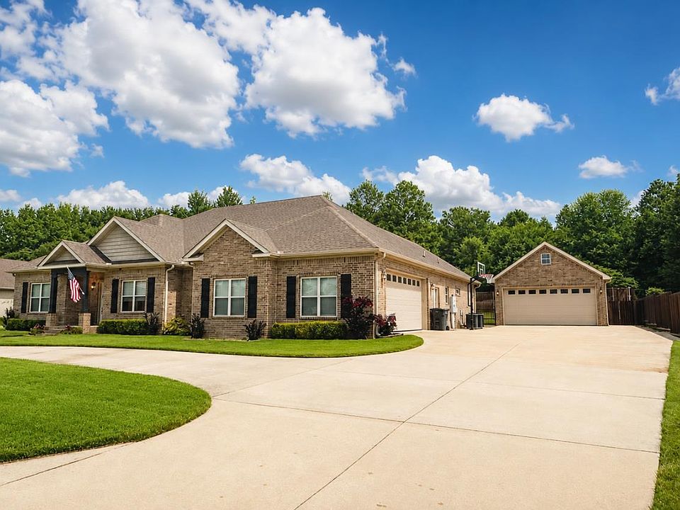 1st image of 912 Lombardy Cir