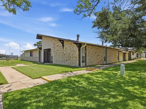 2100 Windsor Dr APT 11, Bryan, TX 77802