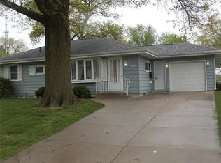 1160 Longview Dr, Marion, IA 52302