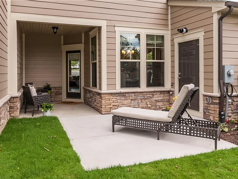 8079 Rutland Village Dr — Photo 4