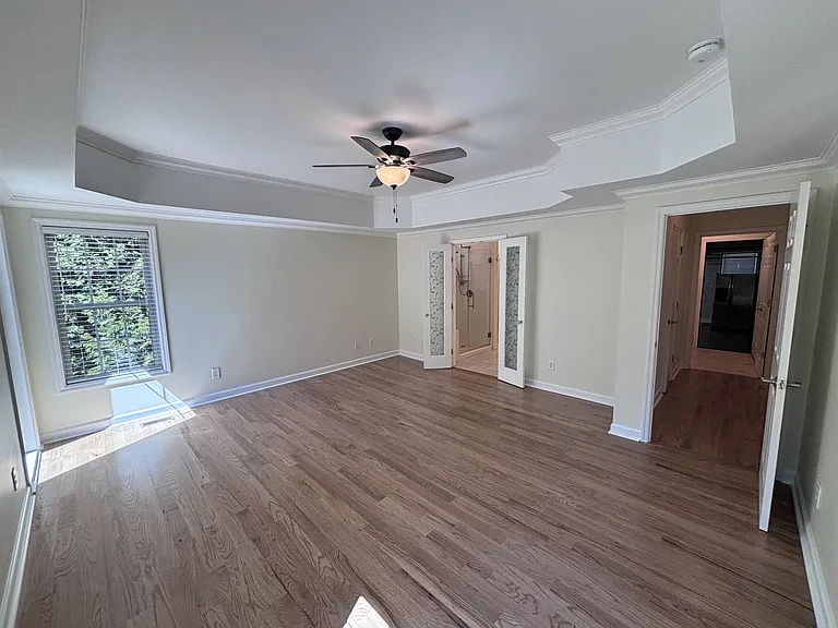 105 Lake View Dr E — Photo 2