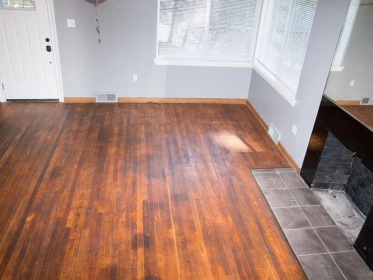 1223 Greenbrier Rd #1 — Photo 2