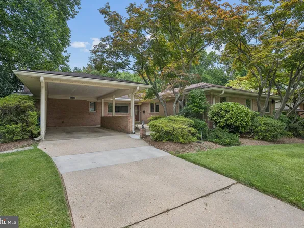7016 Hopewood St, Bethesda, MD 20817