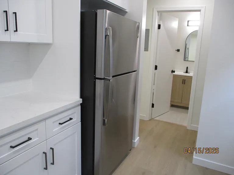 442 W Stocker St #442B — Photo 8