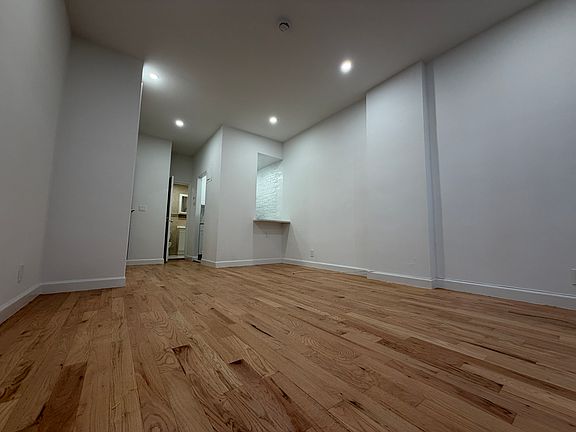 2nd image of 1324 2nd Ave APT 4a