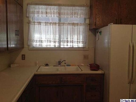 5th image of 818 N Griffith Park Dr