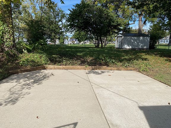 4th image of 2235 E Bataan Dr