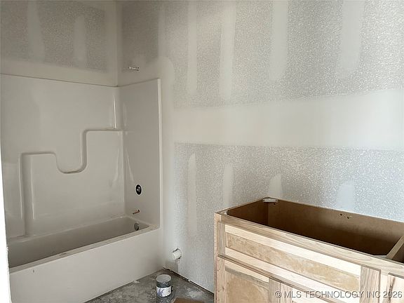 4th image of 608 S 3rd St