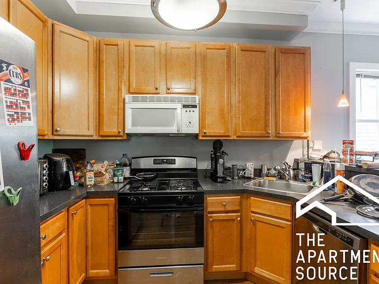 1314 W Roscoe St #2 — Photo 3