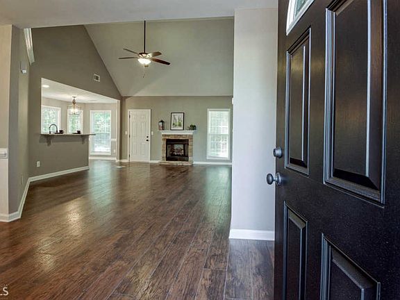 3rd image of 186 Meadows Dr