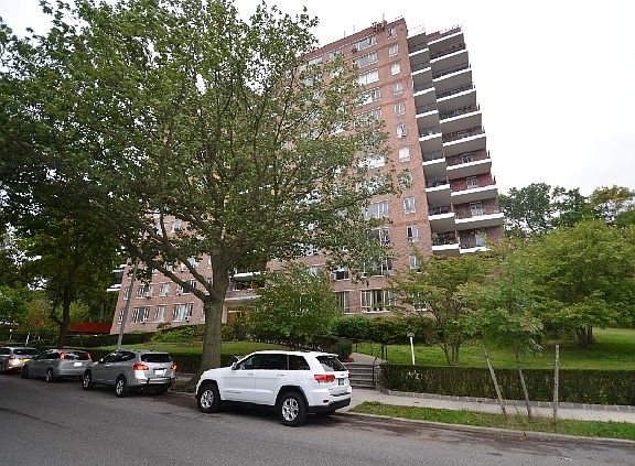 2nd image of 5355 Henry Hudson Pkwy W APT 5D