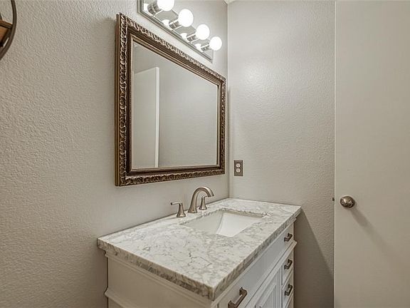 4th image of 6124 NE Moonstone Ct Unit 13C