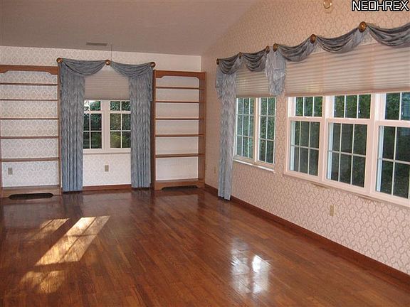 2nd image of 156 Nantucket Cir #156