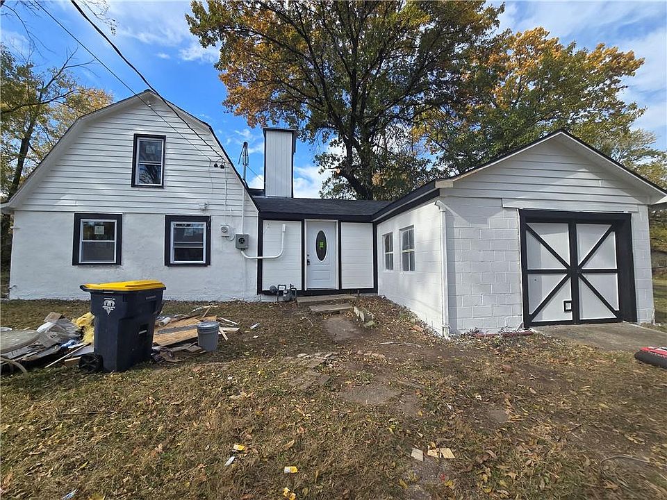 2nd image of 8708 N Grand Ave