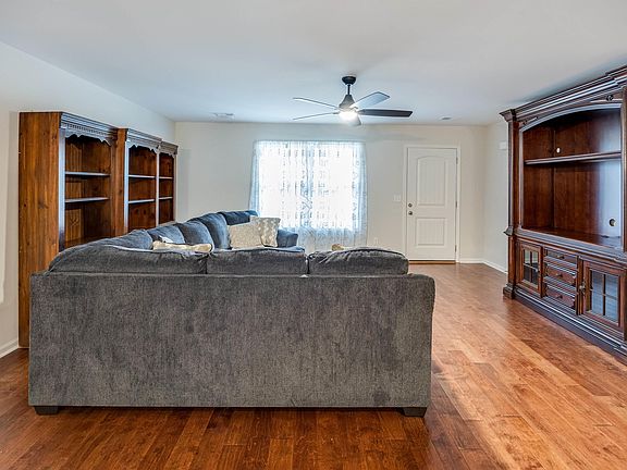 5th image of 3255 Oleander Dr
