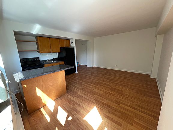 3rd image of 4980 N Marine Dr APT 537
