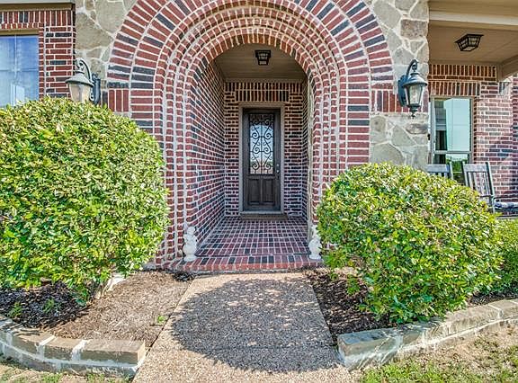 3rd image of 3305 Castlewood Blvd