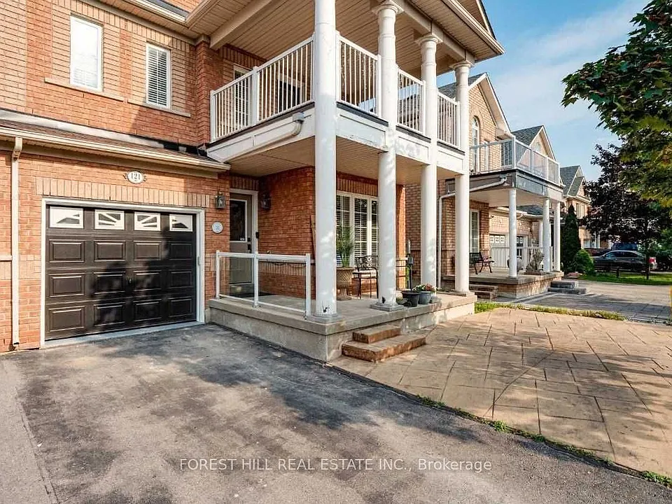 121 Timberwolf Cres #LOWER