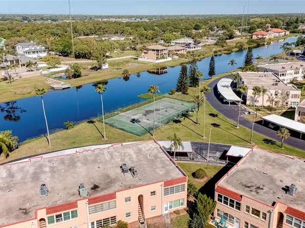 206 Dogwood Cir, Seminole, FL 33777