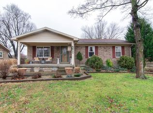 5611 Axbridge Rd, Louisville, KY 40216