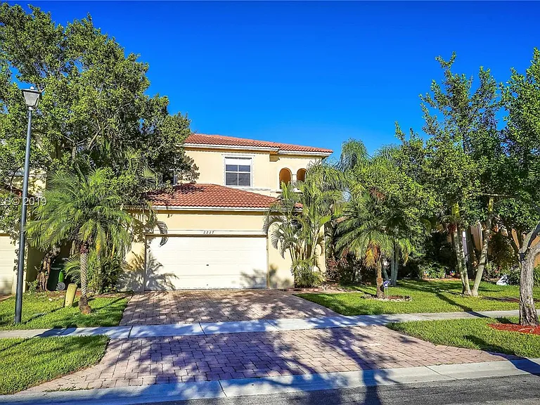 2227 Portofino Ave — Photo 2