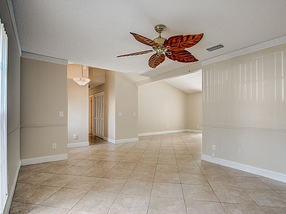 3rd image of 409 Sundown Trl