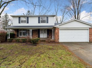 30885 Woodgate Dr, Southfield, MI