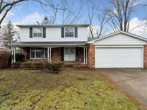 30885 Woodgate Dr, Southfield, MI 48076