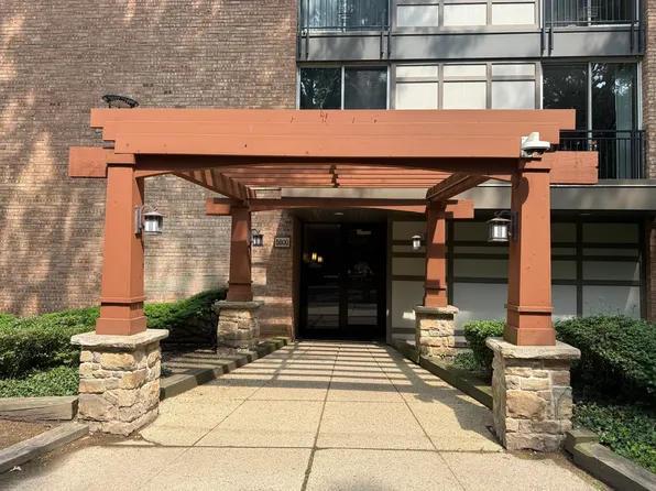 5800 Oakwood Dr Unit 2J, Lisle, IL 60532